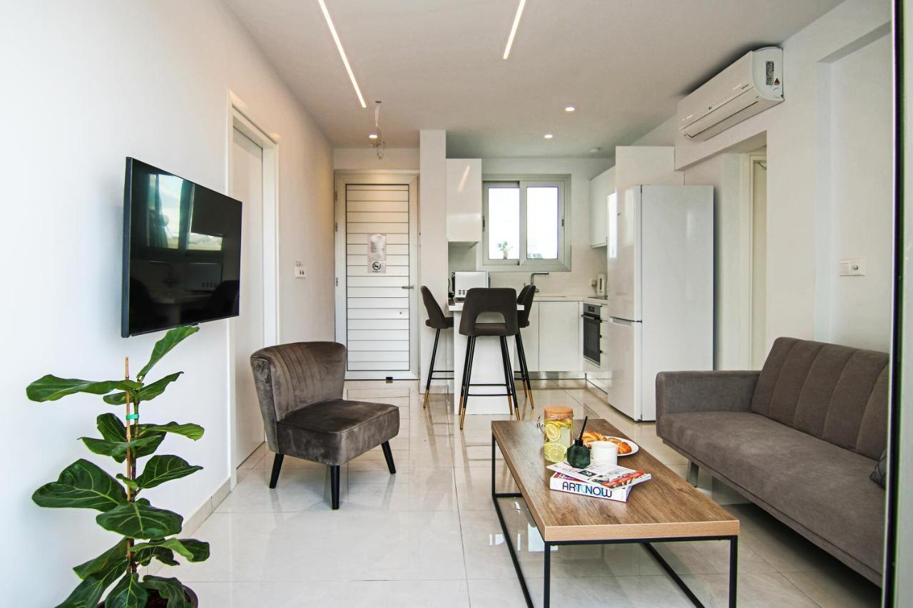 Phaedrus Living - Seaside Executive Flat Harbour 208 Lägenhet Paphos Exteriör bild