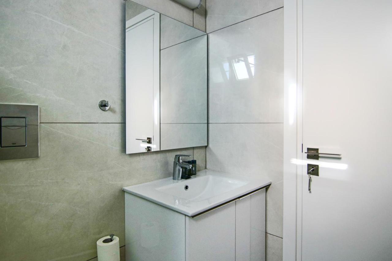 Phaedrus Living - Seaside Executive Flat Harbour 208 Lägenhet Paphos Exteriör bild