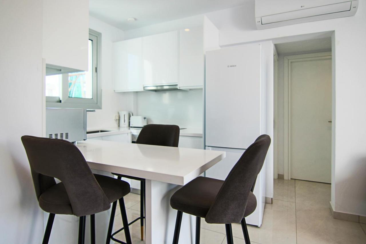 Phaedrus Living - Seaside Executive Flat Harbour 208 Lägenhet Paphos Exteriör bild